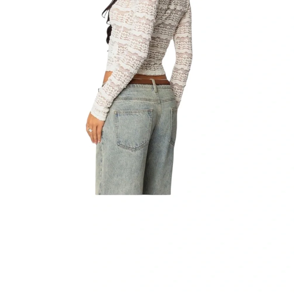 Veveret NWT White Lace Long Sleeve Crop Top SZ M